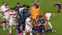 PARAGUAYLI FUTBOLCU HAKEMİN SAATİNİ ÇALMAMIŞ, ÖDÜNÇ ALMIŞ!