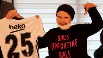 Kemoterapi tTedavisi Gören Genç Kıza Futbolculardan İmzalı Forma!